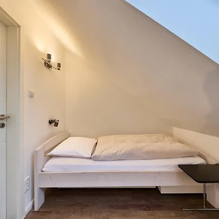 Pier 12, 2 Apartment